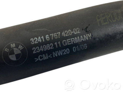 Caurulīte (-es) / šļūtene (-es)