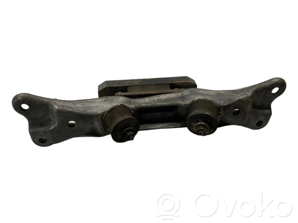 Transmission mounting bracket