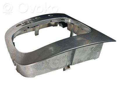 Ātrumu pārslēgšanas sviras dekoratīvā apdare (plastmasas)