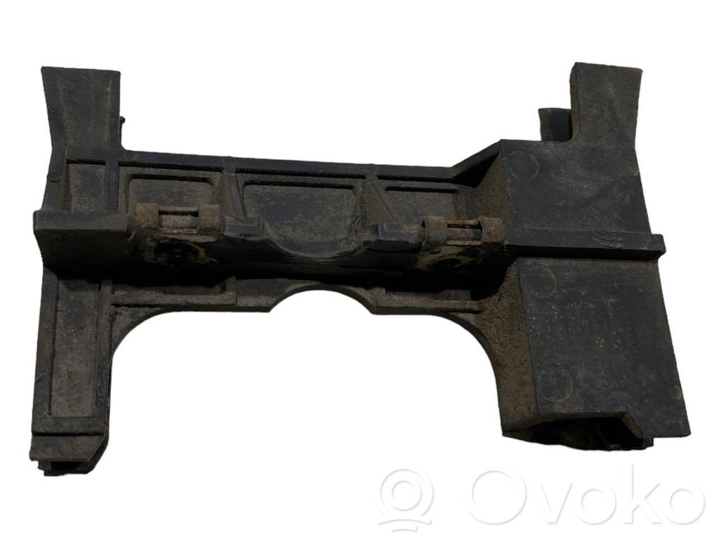 Rear bumper mounting bracket