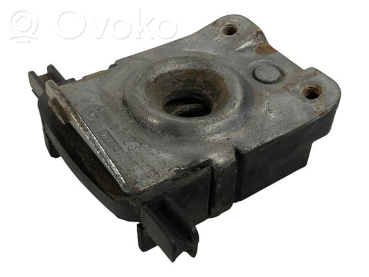 Замок капота двигателя