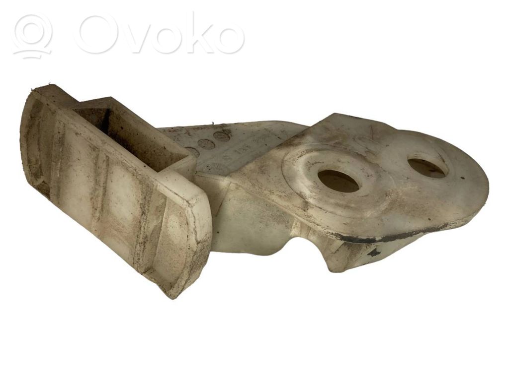 Priekšpusē bampera turētājs