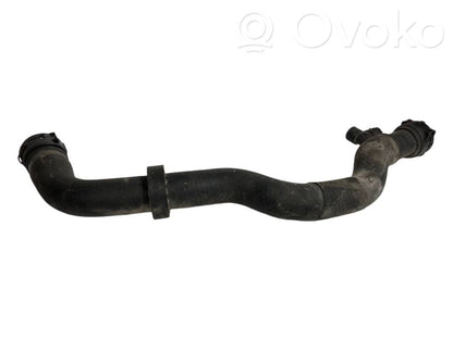 Caurulīte (-es) / šļūtene (-es)