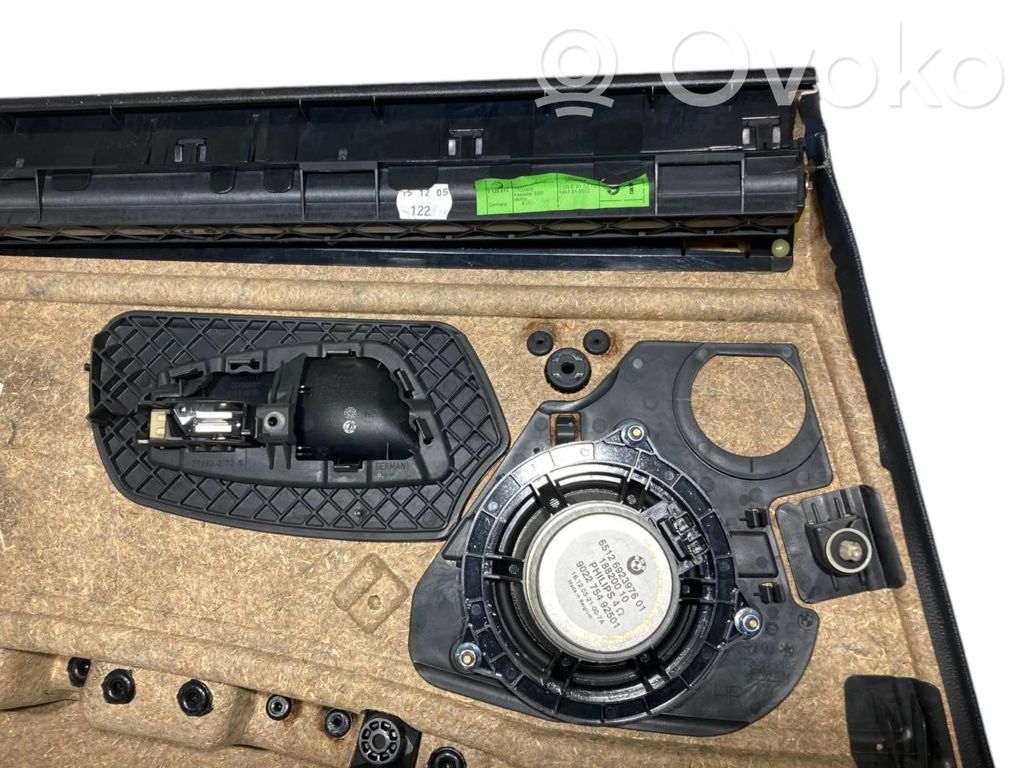 Apšuvums aizmugurējām durvīm