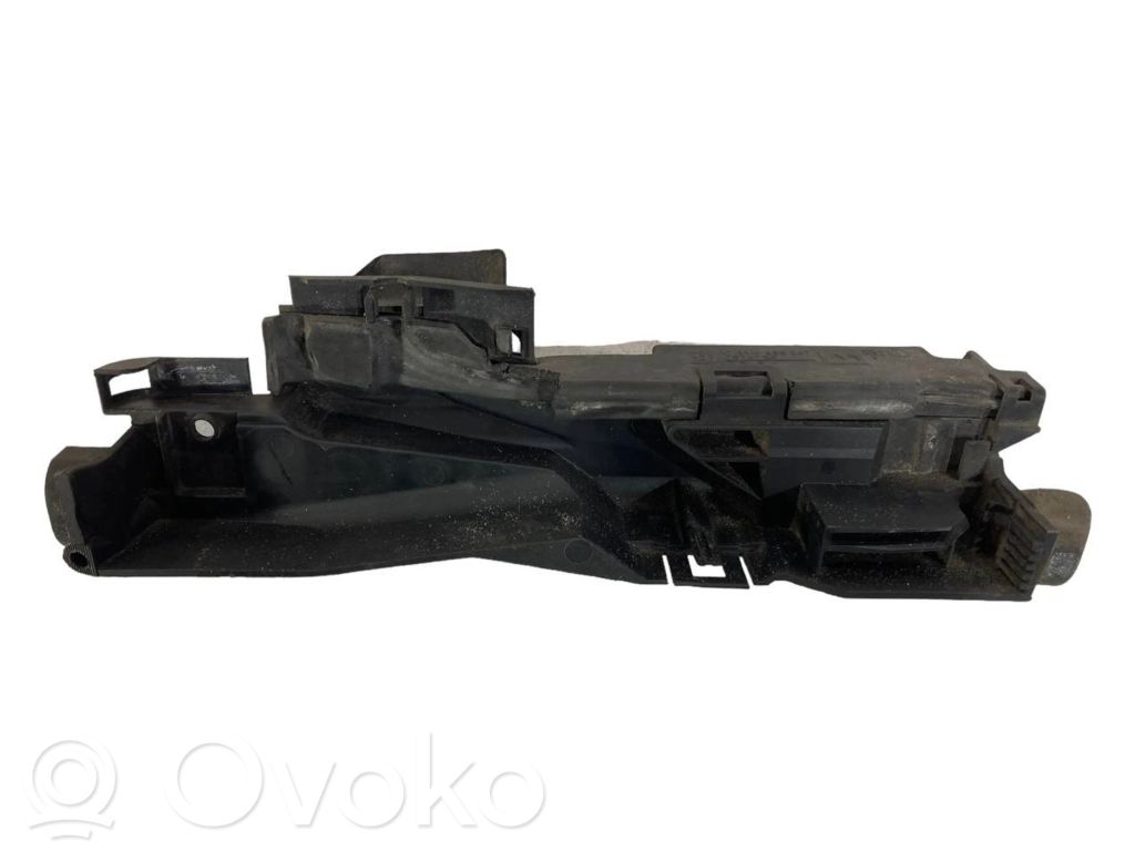 Radiatora (-u) turētājs / kronšteins