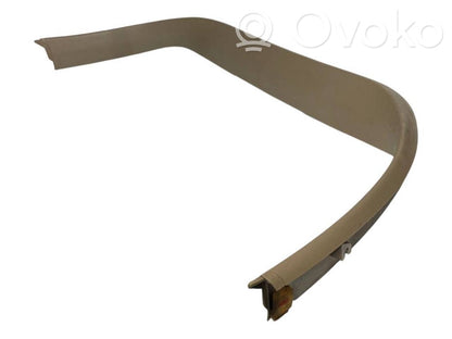 Augšējā dekoratīvā apdare (pie loga)