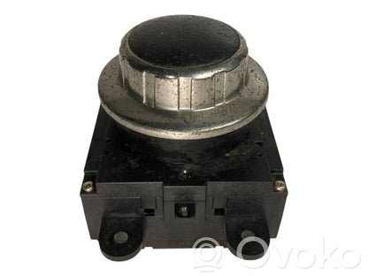 Multimediju kontrolieris