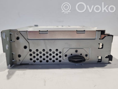 Radio / CD/DVD atskaņotājs / navigācija