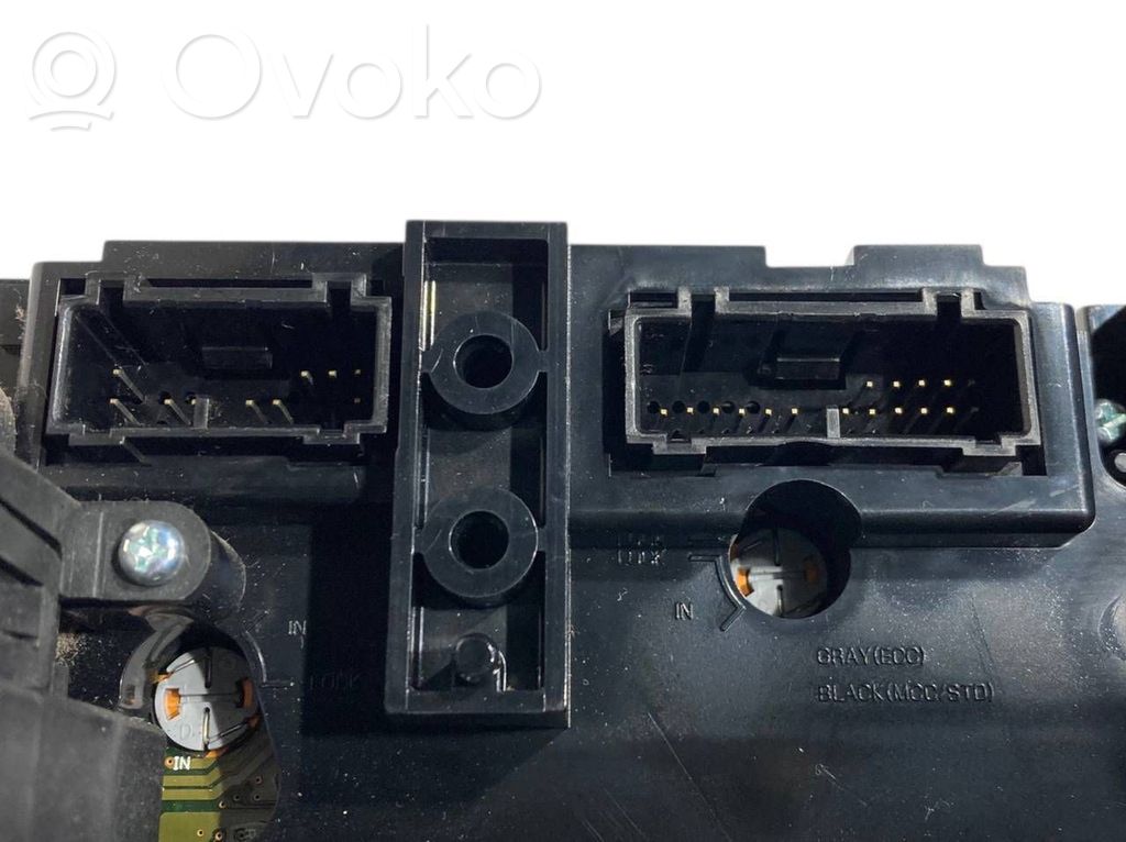 Gaisa kondicioniera / klimata kontroles / salona apsildes vadības bloks (salonā)