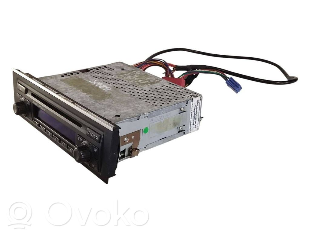 Radio / CD/DVD atskaņotājs / navigācija