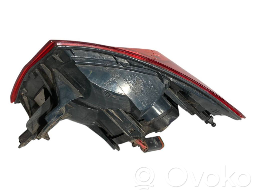 Aizmugurējais lukturis virsbūvē