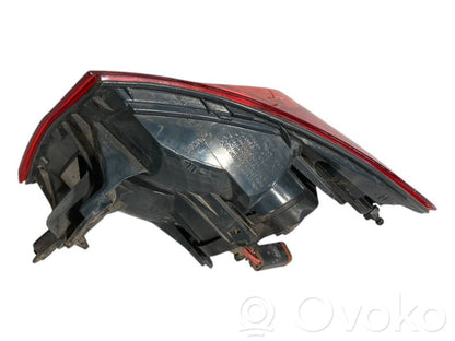 Aizmugurējais lukturis virsbūvē