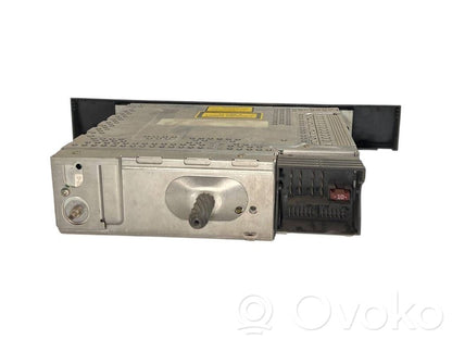 Radio / CD/DVD atskaņotājs / navigācija