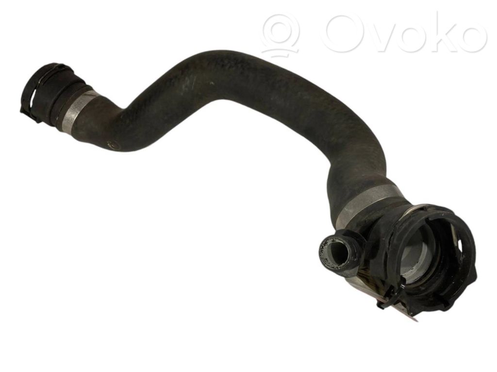 Caurulīte (-es) / šļūtene (-es)