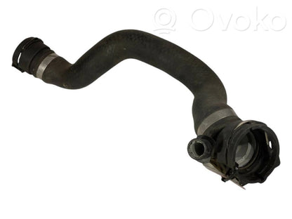 Caurulīte (-es) / šļūtene (-es)