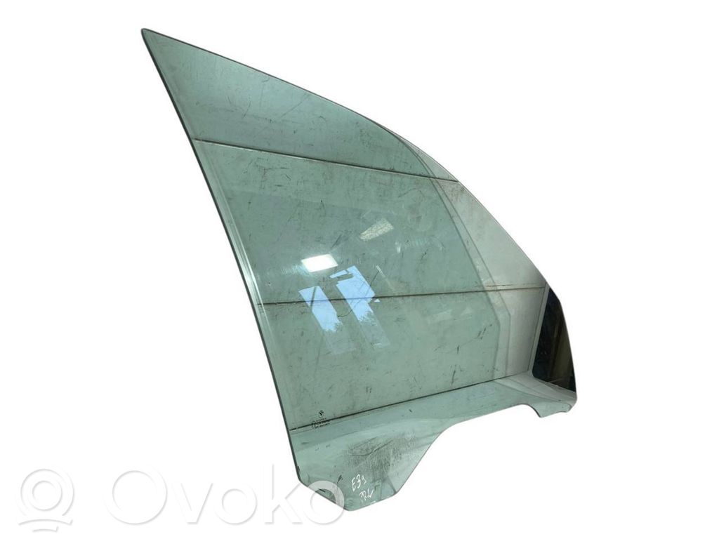 priekšējo durvju stikls (četrdurvju mašīnai)