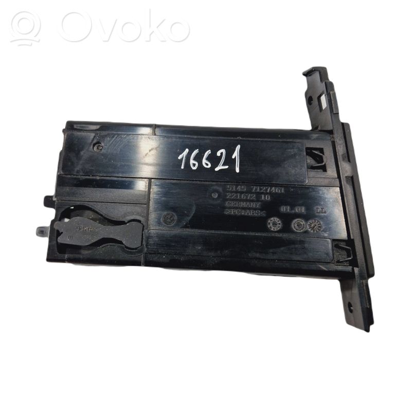 Cita veida salona detaļa