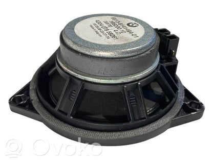 Skaļrunis (-i) priekšējās durvīs