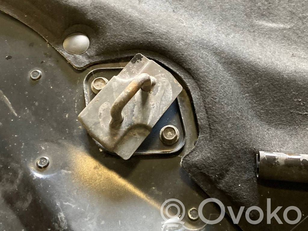 Dzinēja pārsegs (vāks)