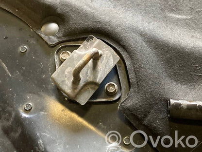 Dzinēja pārsegs (vāks)