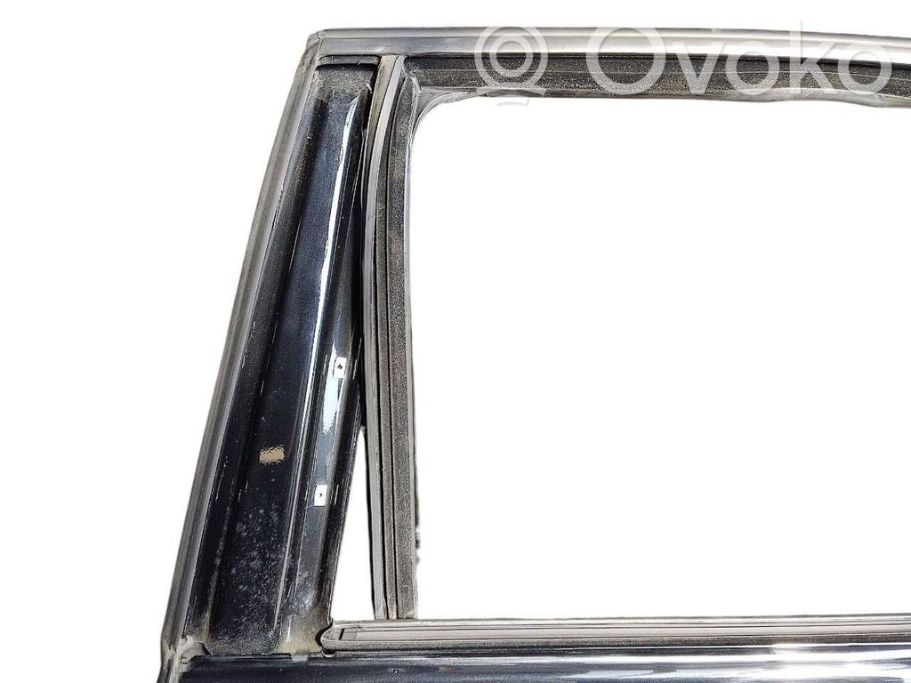 Aizmugurējās durvis