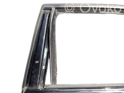 Aizmugurējās durvis