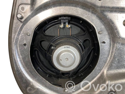 Skaļrunis (-i) priekšējās durvīs