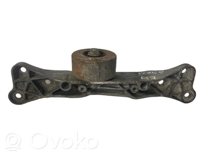 Transmission mounting bracket