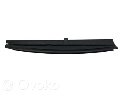 Aizmugurē logu aizkars