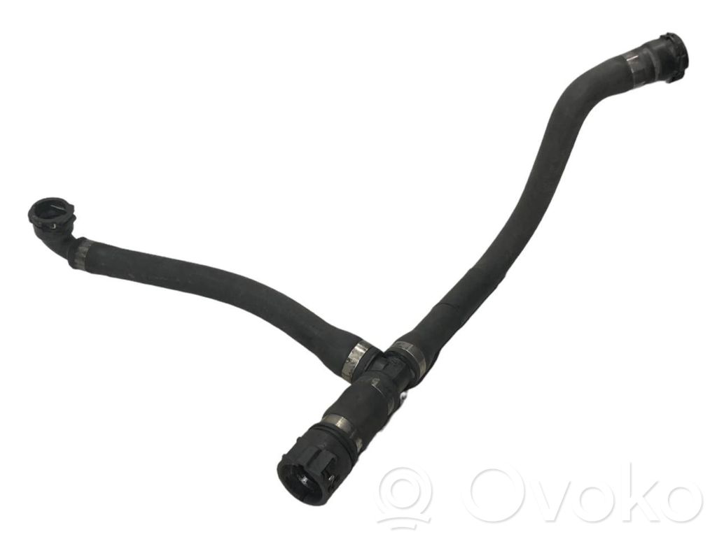 Caurulīte (-es) / šļūtene (-es)