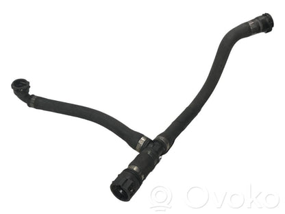 Caurulīte (-es) / šļūtene (-es)