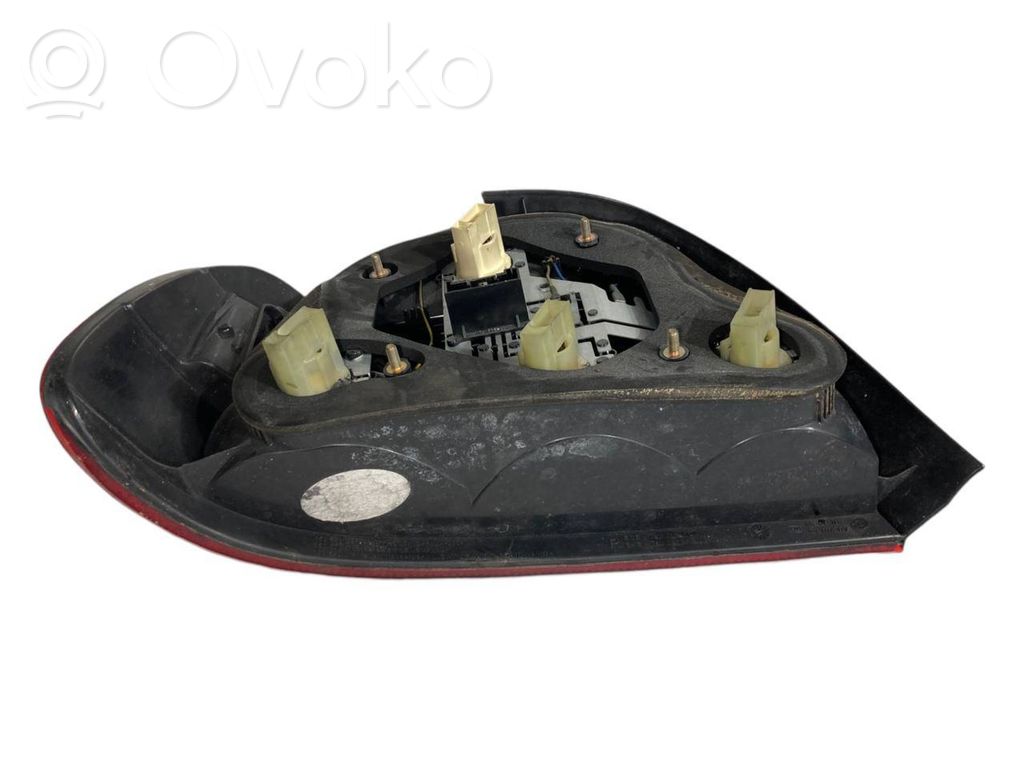 Aizmugurējais lukturis virsbūvē