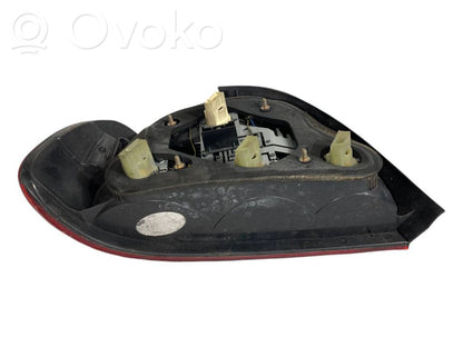 Aizmugurējais lukturis virsbūvē