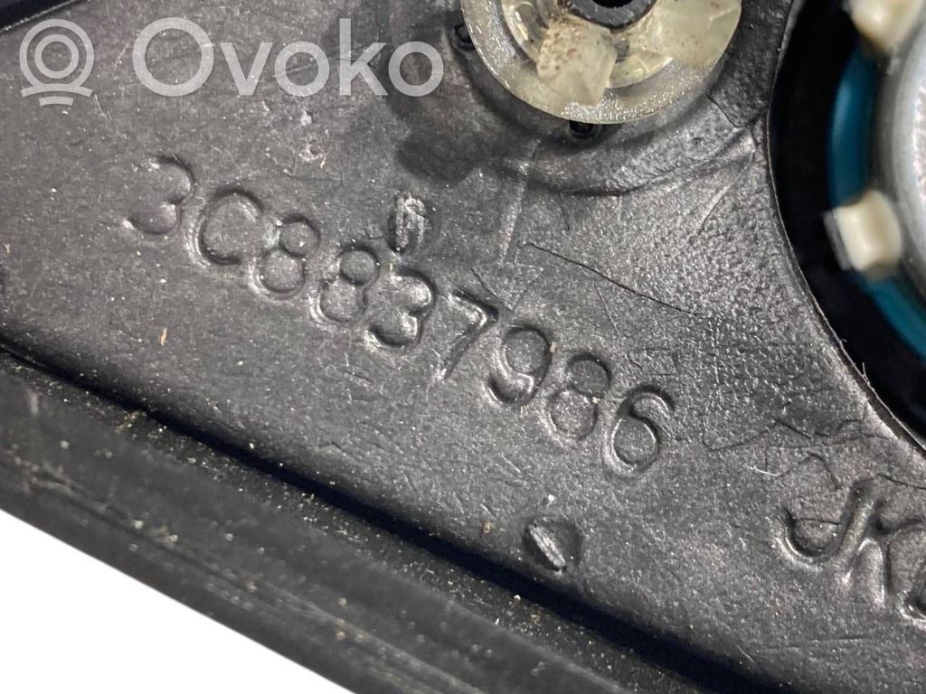 Augsto frekvenču skaļrunis (-i) priekšējās durvīs