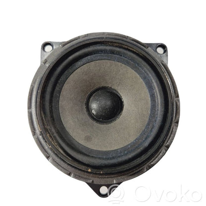 Speaker(s) in the rear door