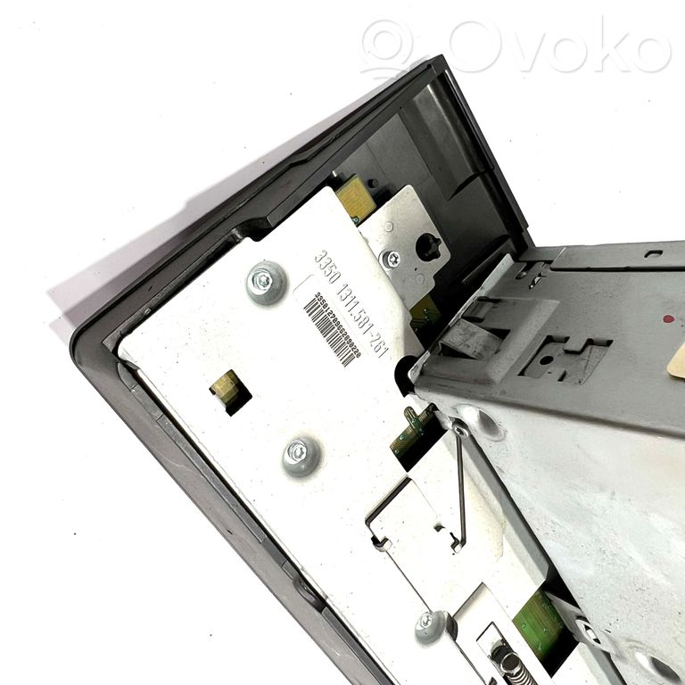 Radio / CD/DVD atskaņotājs / navigācija