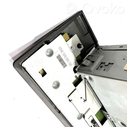 Radio / CD/DVD atskaņotājs / navigācija