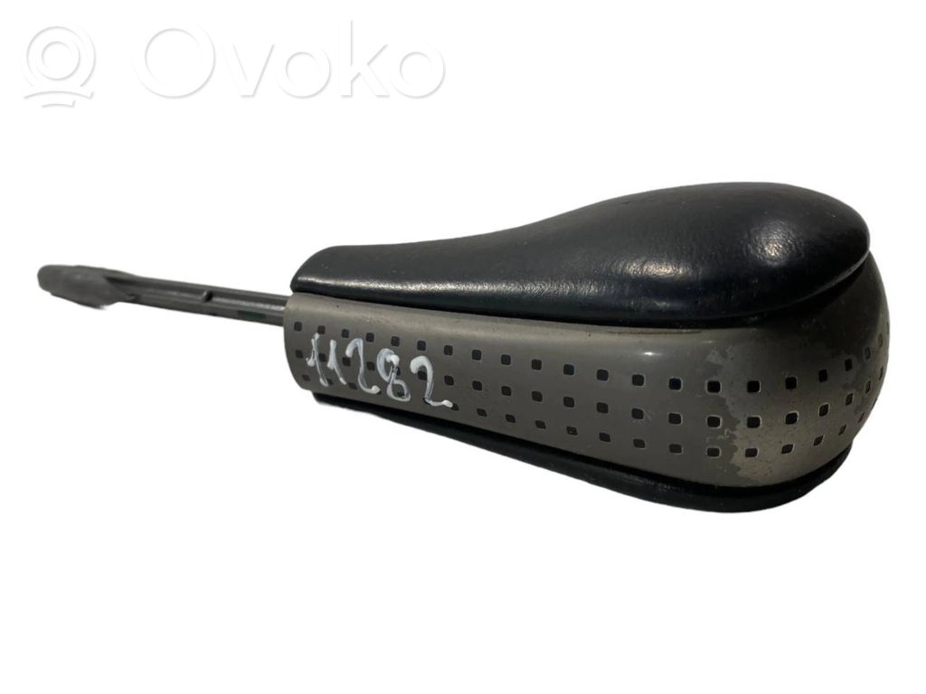 Ātrumu pārslēgšanas sviras dekoratīvā apdare (āda, uzgalis)