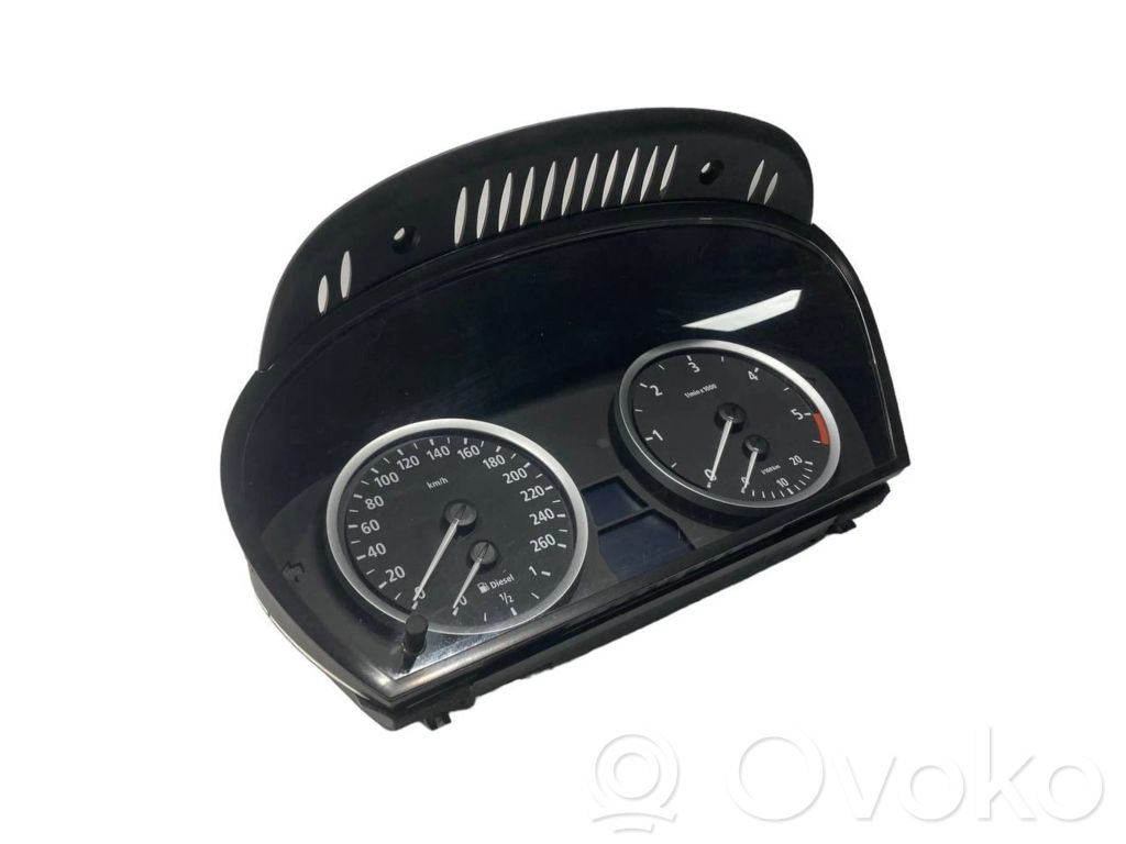 Speedometer (in the instrument panel)