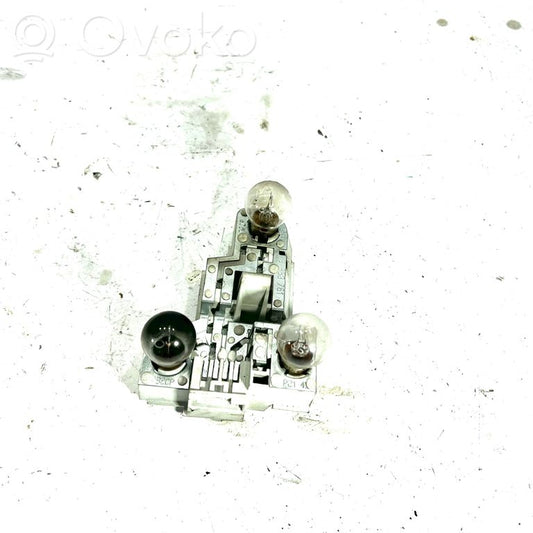 Держатель крышки заднего фонаря