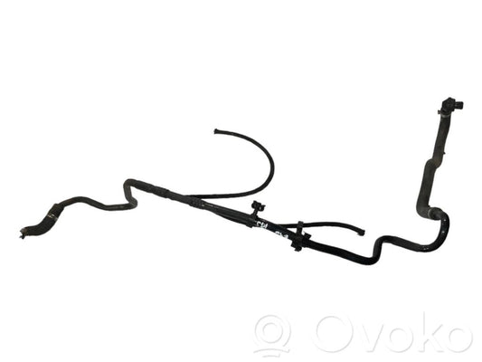 Caurulīte (-es) / šļūtene (-es)