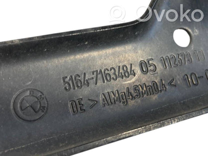 Priekšpusē bampera amortizators