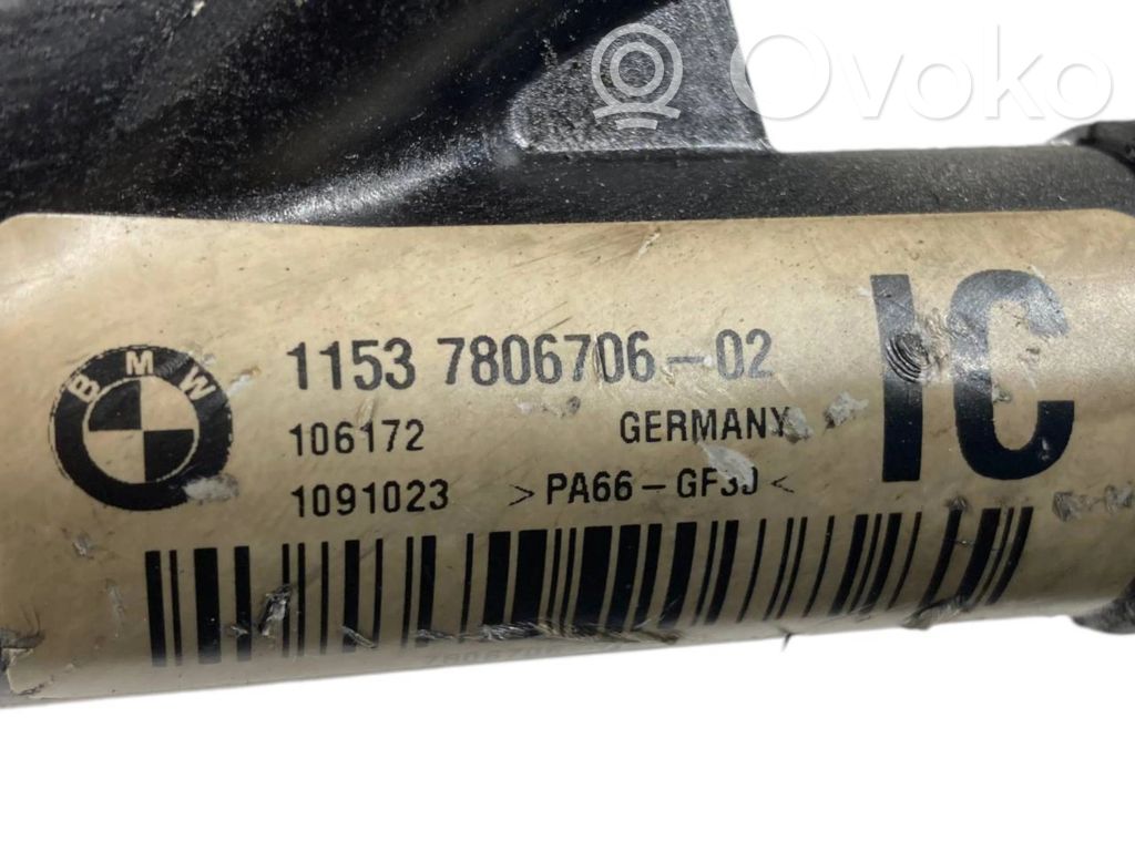 Caurulīte (-es) / šļūtene (-es)