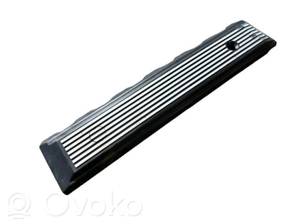 Крышка двигателя (декоративная отделка)