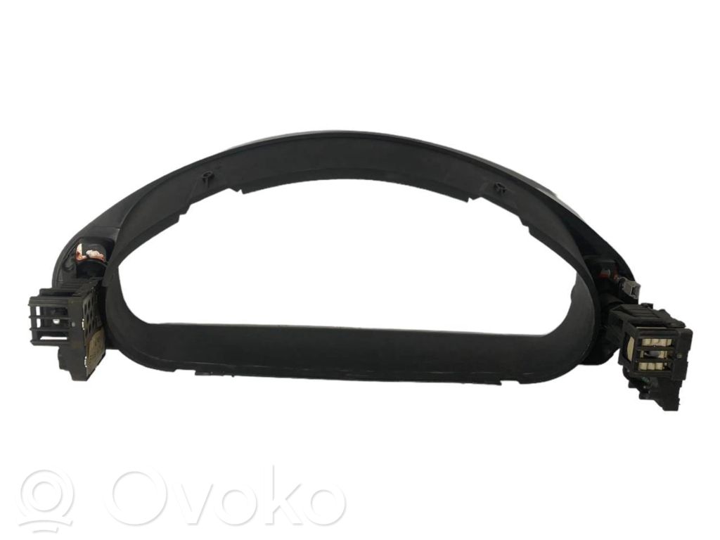 Instrumentu paneļa dekoratīvā apdare