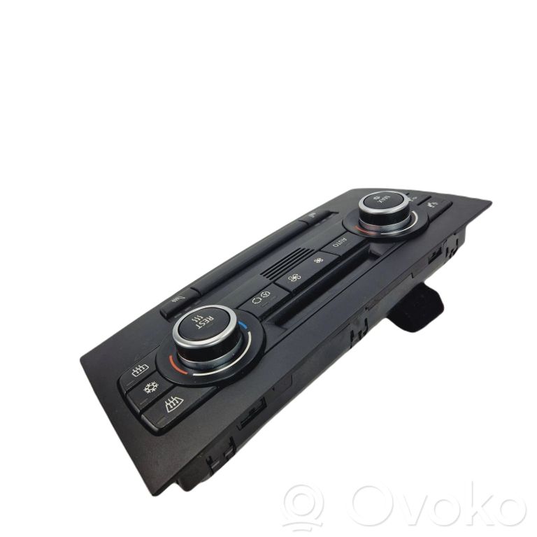 Air conditioning / climate control / interior heating control unit (in the passenger compartment)