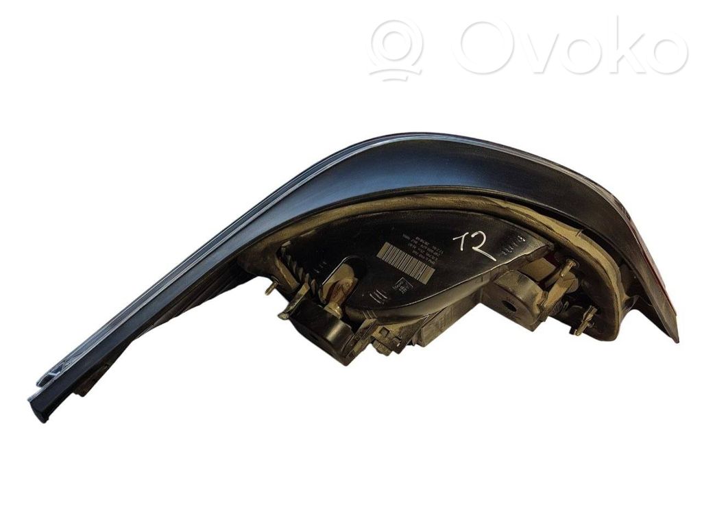 Aizmugurējais lukturis virsbūvē