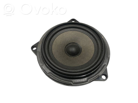 Speaker(s) in front door