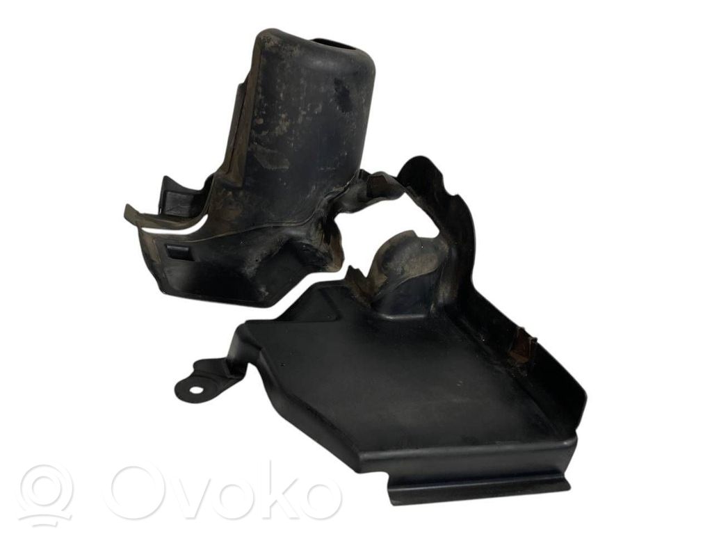 Под защитой двигателя (спереди)