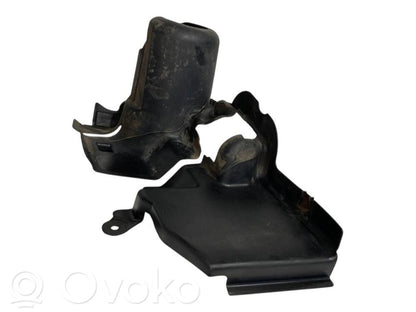 Под защитой двигателя (спереди)